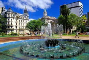 Argentina Buenos Aires Plaza de Mayo 300x202 COUNTRY PROFILE: Haunted by a Poor Image, Argentina Bids to Become a Key Latin America Outsourcing Player